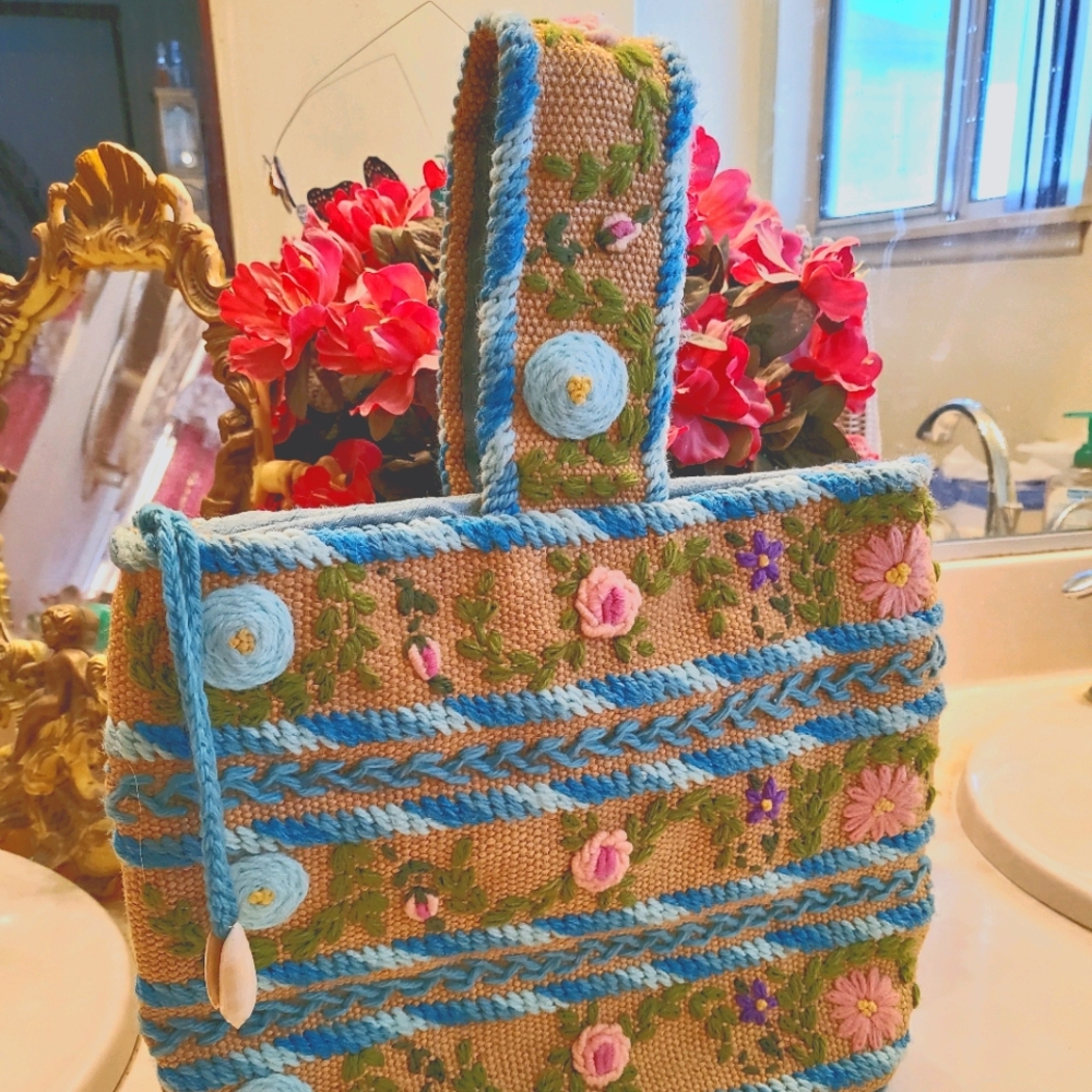 1970s Burlap Bohemian Floral handbag.